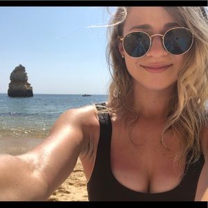 Meet your Posher, Chloe